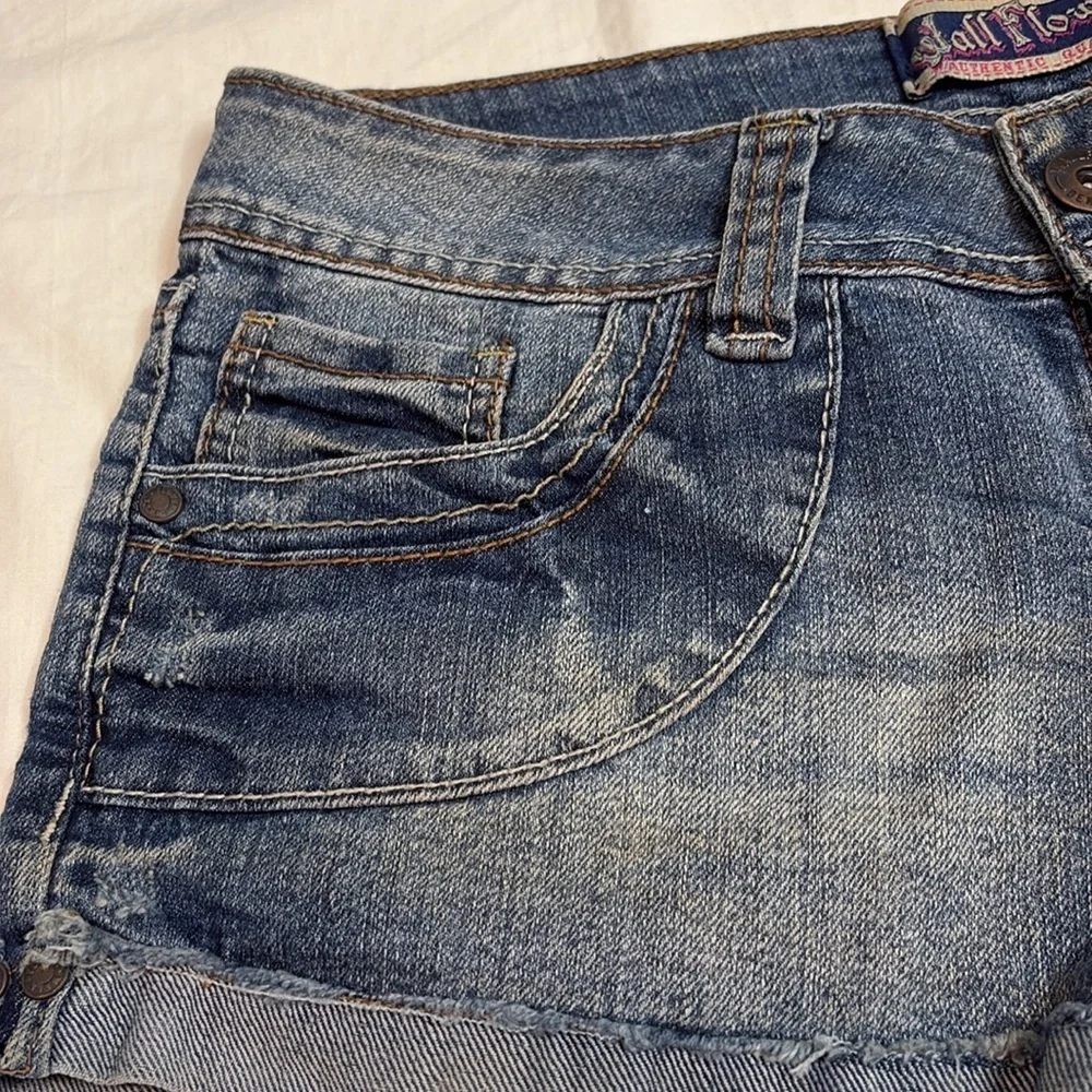 Wallflower Jean Shorts Distressed Cut-Off Style. Decorative Back Pockets. Size 7
